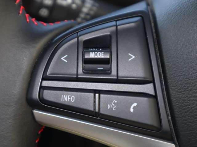 �X�e�A�����O�����ɂ̓I�[�f�B�I�R���g���[���X�C�b�`�𓋍ځB���s���ł��ȒP�ɉ��ʂ̏グ�����A�Ȃ̑���߂��A���[�h�̐؂�ւ����\�ł��B�N�C�b�N�ɐ؂�ւ��Ă��D�݂̉��y�Ŋy�����h���C�u���I