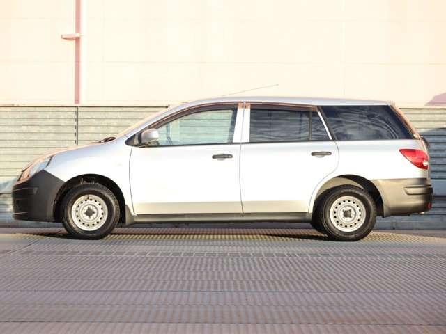 ファミリアバン １．５　ＶＥ　ヘッドライトレベライザー　電源ソケット（4枚目）