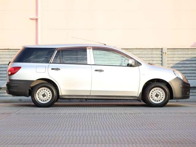 ファミリアバン １．５　ＶＥ　ヘッドライトレベライザー　電源ソケット（5枚目）