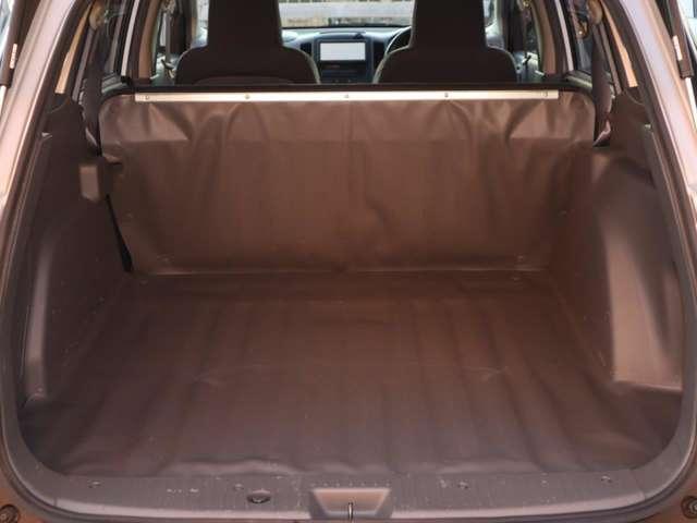 ファミリアバン １．５　ＶＥ　ヘッドライトレベライザー　電源ソケット（7枚目）