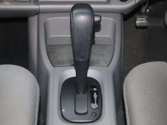 ファミリアバン １．５　ＶＥ　ヘッドライトレベライザー　電源ソケット（11枚目）