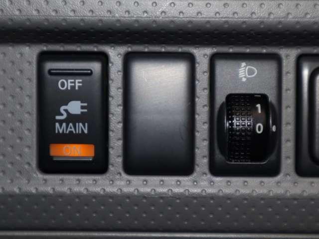 ファミリアバン １．５　ＶＥ　ヘッドライトレベライザー　電源ソケット（12枚目）