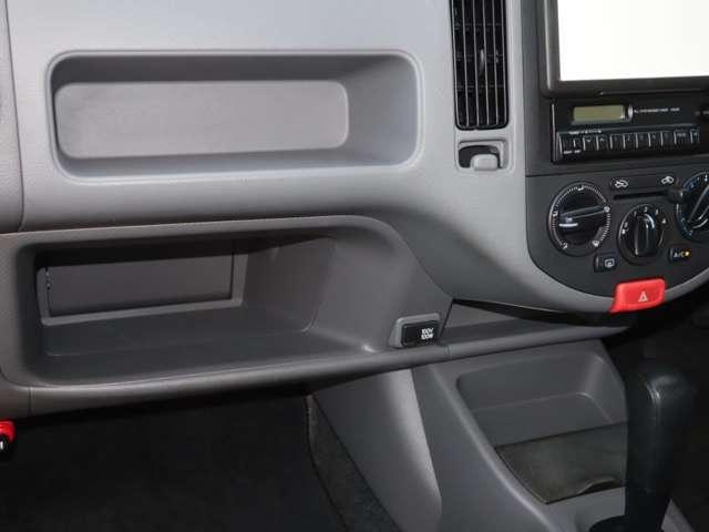 ファミリアバン １．５　ＶＥ　ヘッドライトレベライザー　電源ソケット（14枚目）