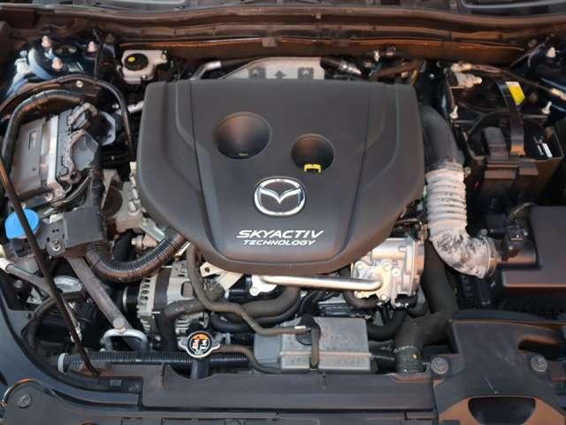 スカイＤエンジンは、ガソリンエンジンと比較し、優れた燃費と力強いトルクに定評があります。高速道路の合流や登坂路でその真価を発揮しますので、益々ドライブが楽しくなります。