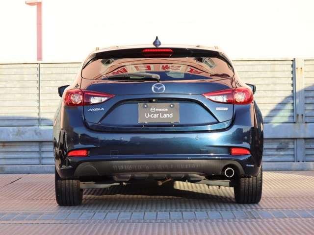 生命感をカタチにする。それがマツダの魂動デザイン。人の手にしか生み出すことができない、躍動的で生命力あふれる造形にこだわり、持てる技術と情熱のすべてを注ぐことで、そのカタチに魂を吹き込みました。