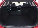 開口部の広いリアラゲッジスペースですのでゴルフバック等はもちろんのこと、リアシートが4:2:4の3分割可倒ができますので、そのときの用途に応じて使い分けも可能です。