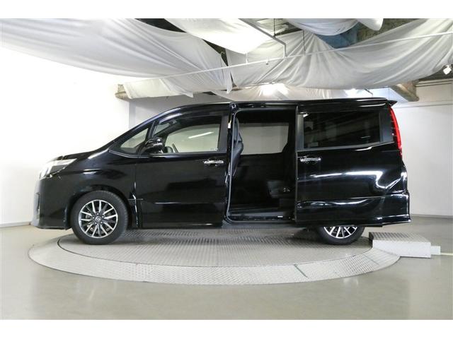 ノア Ｓｉ　ダブルバイビー　クルーズＣ　ブレーキサポート　エアコン　エアロ　ウォークスルー　ＬＥＤライト　ナビ＆ＴＶ　横滑防止装置　ＷＡＣ　アルミホイール　パワーウインドウ　フルセグ　盗難防止　ＤＶＤ再生可　メモリーナビ　ＥＴＣ（4枚目）