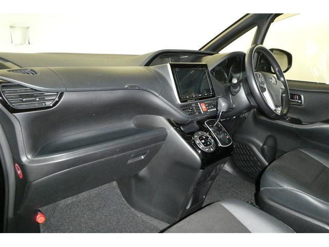 ノア Ｓｉ　ダブルバイビー　クルーズＣ　ブレーキサポート　エアコン　エアロ　ウォークスルー　ＬＥＤライト　ナビ＆ＴＶ　横滑防止装置　ＷＡＣ　アルミホイール　パワーウインドウ　フルセグ　盗難防止　ＤＶＤ再生可　メモリーナビ　ＥＴＣ（11枚目）