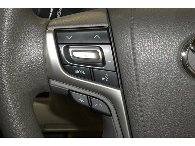 ハンドルのボタン操作でオーディオ／エアコン等がコントロール出来ますので、利便性だけでなく事故防止にも繋がりますよ！