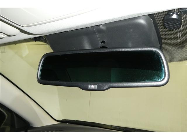 【自動防眩ミラー】夜間走行時、後続車のヘッドライトの反射を自動的に弱くします。　パワーモードＯＮモード、オートミラースイッチＯＮのときに作動。　スイッチ押すごとにＯＮ、ＯＦＦが切り換わります。