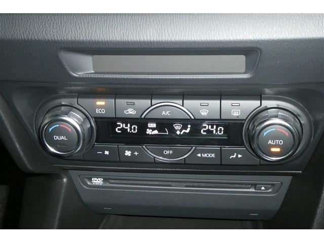 こちらが一度使うと次からも・・・、と便利なスマートキーとなっております♪鞄やポケットに入れた状態でエンジン始動やドアのロック、アンロックが出来る優れ物なんです♪