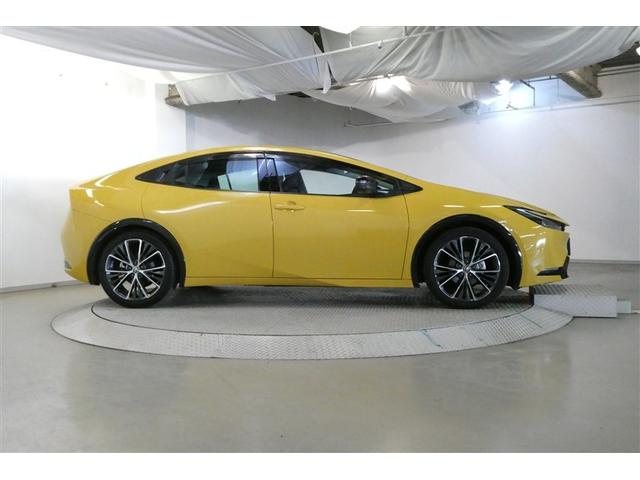 プリウス Ｚ　リアカメラ　プリクラッシュ　ＰＷシート　メモリナビ　ＡＣ１００Ｖ電源　ＬＥＤランプ　ナビ・ＴＶ　オートクルーズ　アルミホイール　ドライブレコーダ　ＡＣ　運転席エアバッグ　横滑り防止装置　ＥＴＣ付（5枚目）