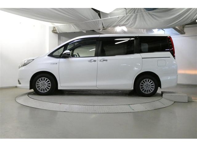 エスクァイア ハイブリッドＧｉ　Ｒカメラ　ＡＡＣ　ナビ＆ＴＶ　リアエアコン　地デジ　クルーズコントロール　ＬＥＤライト　キーレスエントリー　スマートキー付　ＤＶＤ再生可　エアバック　横滑防止装置　盗難防止システム　ＥＴＣ　３列シート（4枚目）