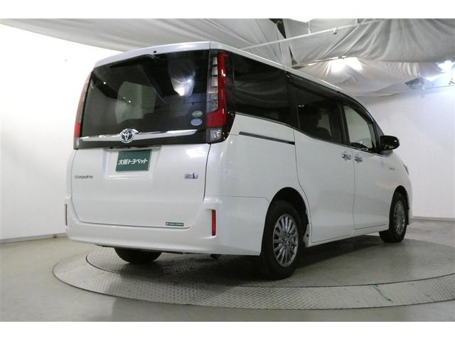 エスクァイア ハイブリッドＧｉ　Ｒカメラ　ＡＡＣ　ナビ＆ＴＶ　リアエアコン　地デジ　クルーズコントロール　ＬＥＤライト　キーレスエントリー　スマートキー付　ＤＶＤ再生可　エアバック　横滑防止装置　盗難防止システム　ＥＴＣ　３列シート（9枚目）