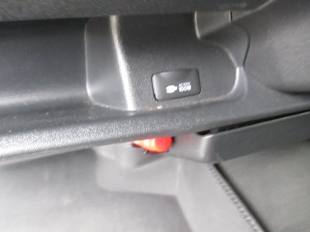 ハイエースバン スーパーGL ダークプライムII Dターボ アルパイン11インチナビフルセグ Bカメラ 両側パワースライドドア 社外17アルミナスカータイヤ シートカバー 純正LEDへッドライト プリクラシュセーフティ(18枚目)