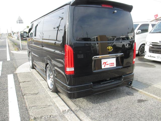 ハイエースバン スーパーＧＬ　ダークプライムＩＩ　Ｄターボ　モデリスタＦＳＲエアロ　ファブレス１８アルミ　社外９インチナビフルセグ　ＦＤモニター　パノラミックビューモニター　オーバーフェンダー　べッドキット　シートカバー　Ｄミラーカバー　ＬＥＤテール（6枚目）