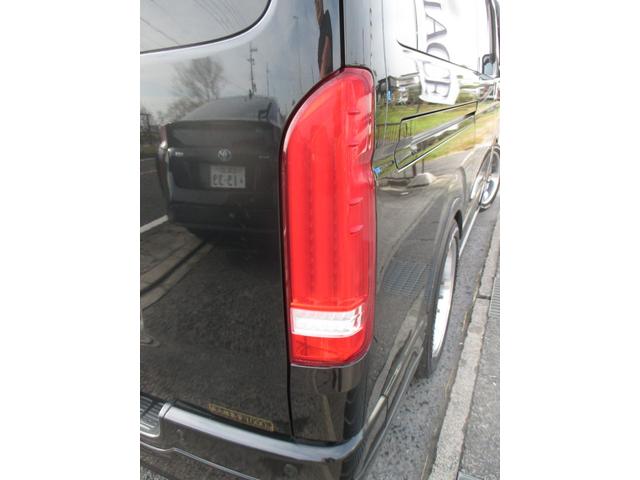 ハイエースバン スーパーＧＬ　ダークプライムＩＩ　Ｄターボ　モデリスタＦＳＲエアロ　ファブレス１８アルミ　社外９インチナビフルセグ　ＦＤモニター　パノラミックビューモニター　オーバーフェンダー　べッドキット　シートカバー　Ｄミラーカバー　ＬＥＤテール（9枚目）