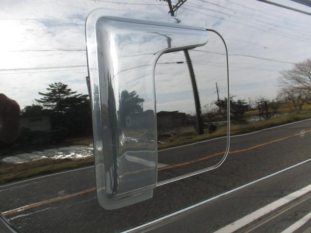 ハイエースバン スーパーＧＬ　ダークプライムＩＩ　Ｄターボ　モデリスタＦＳＲエアロ　ファブレス１８アルミ　社外９インチナビフルセグ　ＦＤモニター　パノラミックビューモニター　オーバーフェンダー　べッドキット　シートカバー　Ｄミラーカバー　ＬＥＤテール（11枚目）