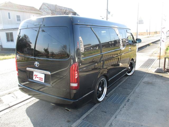 ハイエースワゴン ＧＬ　社外ＦＳＲエアロ　社外２０インチアルミ　ローダウン　左パワースライドドア　純正ＬＥＤへッド　社外テール　社外ナビフルセグ　ＦＤモニター　Ｂカメラ　シートカバー　ウィンカーミラー（4枚目）