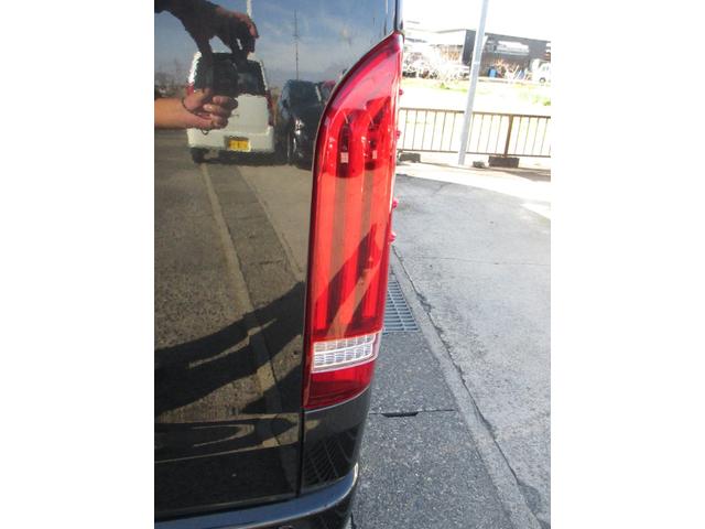 ハイエースワゴン ＧＬ　社外ＦＳＲエアロ　社外２０インチアルミ　ローダウン　左パワースライドドア　純正ＬＥＤへッド　社外テール　社外ナビフルセグ　ＦＤモニター　Ｂカメラ　シートカバー　ウィンカーミラー（5枚目）