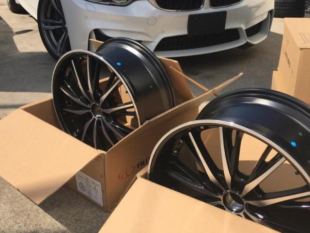 ５シリーズ ５２３ｉ　Ｍスポーツ　人気定番カラーブラックサファイアのＭスポーツ！新品パーツで仕上げたカスタムコンプリート新品２０インチアルミ　禁煙車（66枚目）