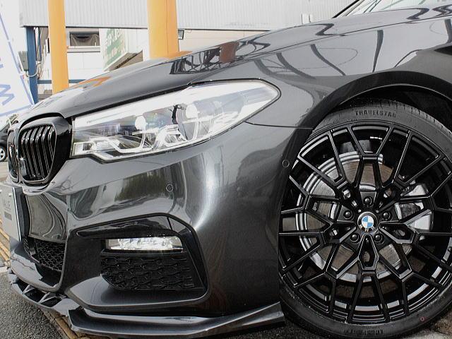 �V�i�Q�O�C���`�̃A���~�z�C�[���ƃ^�C���A�g�����h�̃u���b�N�J���[�ł�