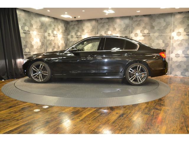 3シリーズ 320iラグジュアリー HDDナビバックカメラETC・革パワーシート・スマートキープッシュスタート・純正19インチアルミ(4枚目)