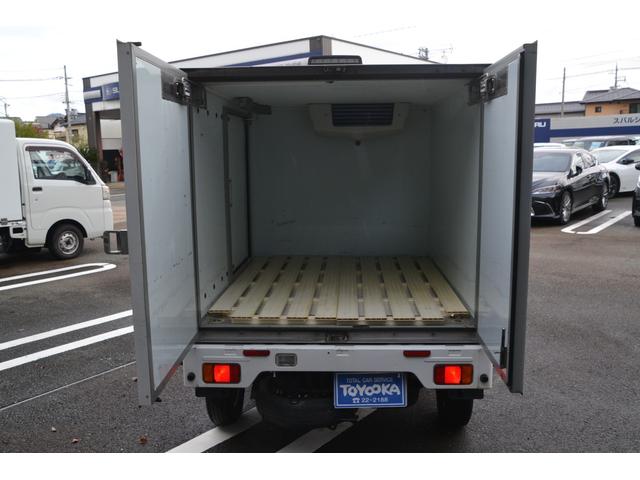 キャリイトラック 特装中温冷凍車・4WD5MT・エアコンパワステ(8枚目)