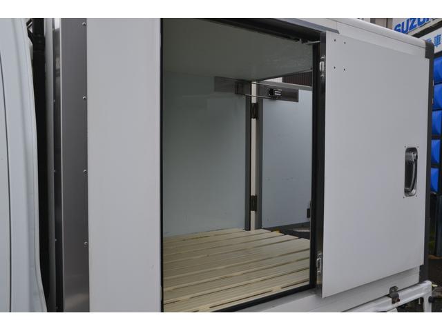 キャリイトラック 特装中温冷凍車・4WD5MT・エアコンパワステ(12枚目)