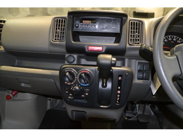 エブリイ ＰＣ　４ＷＤＡＴ・スピーカー一体ＡＭ／ＦＭラジオ・エアコンパワステパワウインドー・キーレスエントリー（16枚目）