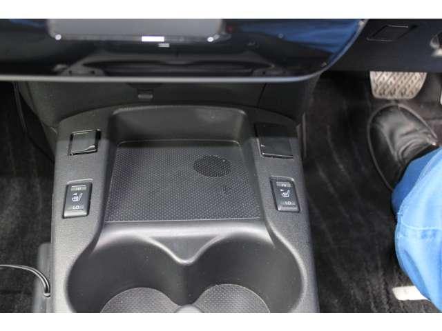 Ｇ　エアロスタイル　運転席助手席エアバック　盗難防止システム　スマートキー　キーレスエントリー　シートヒーター　ＣＤ　バックカメラ　ＴＶフルセグ(13枚目)