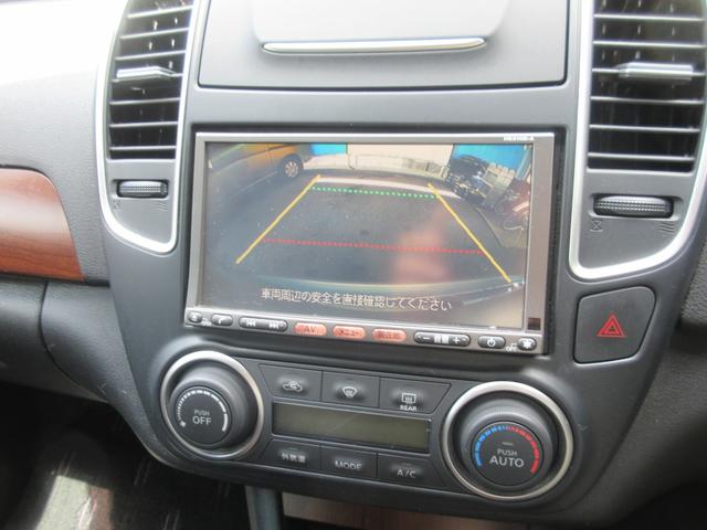 ブルーバードシルフィ ２０Ｓ　純正ナビ　フルセグＴＶ　バックカメラ　スマートキー　ＥＴＣ　ＢＬＵＥＴＯＯＴＨ　ＤＶＤ　ＣＤ　禁煙車　電動ポール　プライバシーガラス（14枚目）