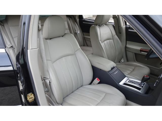 5.7HEMI 3月末迄の限定値下! 車高調 社外20AW サンルーフ E&Gメッキグリル 革シート ボストンサウンドシステム 社外ナビ 地デジ V8 5.7HEMI(15枚目)