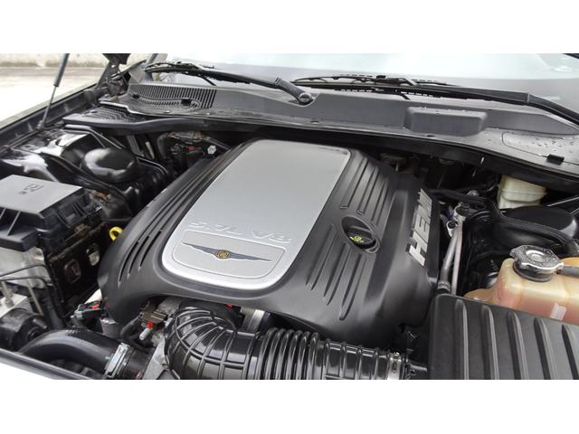 5.7HEMI 3月末迄の限定値下! 車高調 社外20AW サンルーフ E&Gメッキグリル 革シート ボストンサウンドシステム 社外ナビ 地デジ V8 5.7HEMI(17枚目)