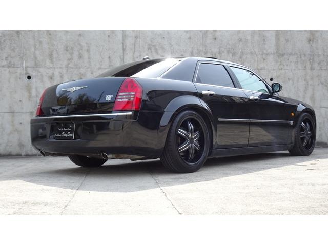 5.7HEMI 3月末迄の限定値下! 車高調 社外20AW サンルーフ E&Gメッキグリル 革シート ボストンサウンドシステム 社外ナビ 地デジ V8 5.7HEMI(66枚目)