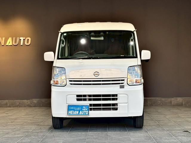 ＮＶ１００クリッパーバン ＤＸ　ＧＬセーフティパッケージ　禁煙車　２０２４製タイヤ　ナビ　バックカメラ　ＥＴＣ　Ｂｌｕｅｔｏｏｔｈ　フルセグＴＶ　電格ミラー　オートライト　バックソナー　衝突軽減システム　オーバーヘッドコンソール　マット　バイザー（8枚目）