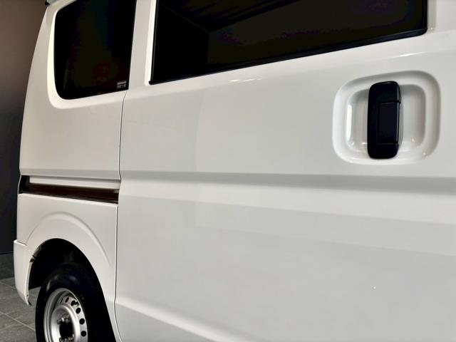 ＮＶ１００クリッパーバン ＤＸ　ＧＬセーフティパッケージ　禁煙車　２０２４製タイヤ　ナビ　バックカメラ　ＥＴＣ　Ｂｌｕｅｔｏｏｔｈ　フルセグＴＶ　電格ミラー　オートライト　バックソナー　衝突軽減システム　オーバーヘッドコンソール　マット　バイザー（16枚目）