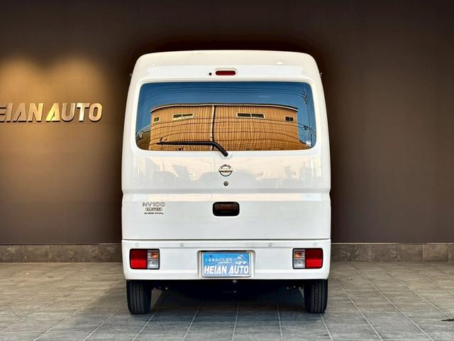 ＮＶ１００クリッパーバン ＤＸ　ＧＬセーフティパッケージ　禁煙車　２０２４製タイヤ　ナビ　バックカメラ　ＥＴＣ　Ｂｌｕｅｔｏｏｔｈ　フルセグＴＶ　電格ミラー　オートライト　バックソナー　衝突軽減システム　オーバーヘッドコンソール　マット　バイザー（23枚目）
