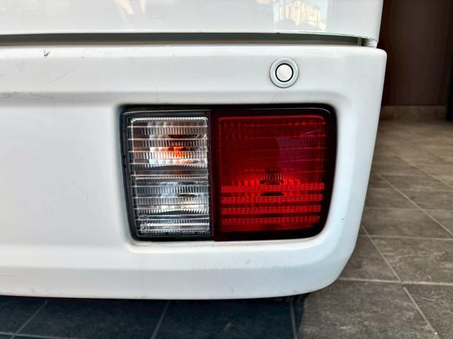 ＮＶ１００クリッパーバン ＤＸ　ＧＬセーフティパッケージ　禁煙車　２０２４製タイヤ　ナビ　バックカメラ　ＥＴＣ　Ｂｌｕｅｔｏｏｔｈ　フルセグＴＶ　電格ミラー　オートライト　バックソナー　衝突軽減システム　オーバーヘッドコンソール　マット　バイザー（26枚目）
