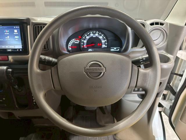 ＮＶ１００クリッパーバン ＤＸ　ＧＬセーフティパッケージ　禁煙車　２０２４製タイヤ　ナビ　バックカメラ　ＥＴＣ　Ｂｌｕｅｔｏｏｔｈ　フルセグＴＶ　電格ミラー　オートライト　バックソナー　衝突軽減システム　オーバーヘッドコンソール　マット　バイザー（31枚目）