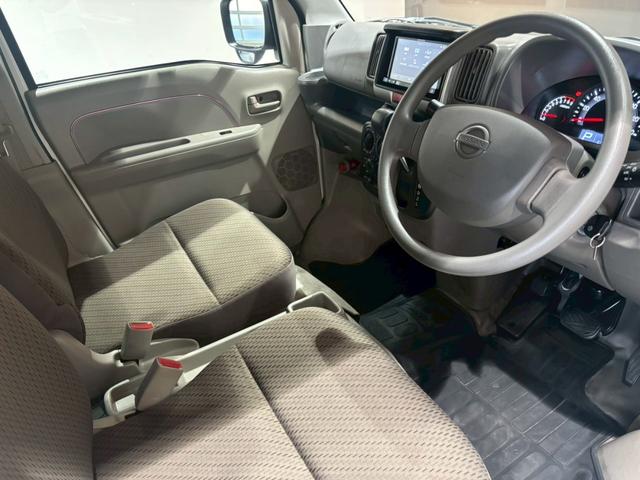 ＮＶ１００クリッパーバン ＤＸ　ＧＬセーフティパッケージ　禁煙車　２０２４製タイヤ　ナビ　バックカメラ　ＥＴＣ　Ｂｌｕｅｔｏｏｔｈ　フルセグＴＶ　電格ミラー　オートライト　バックソナー　衝突軽減システム　オーバーヘッドコンソール　マット　バイザー（43枚目）