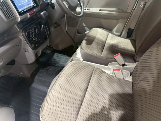 ＮＶ１００クリッパーバン ＤＸ　ＧＬセーフティパッケージ　禁煙車　２０２４製タイヤ　ナビ　バックカメラ　ＥＴＣ　Ｂｌｕｅｔｏｏｔｈ　フルセグＴＶ　電格ミラー　オートライト　バックソナー　衝突軽減システム　オーバーヘッドコンソール　マット　バイザー（46枚目）