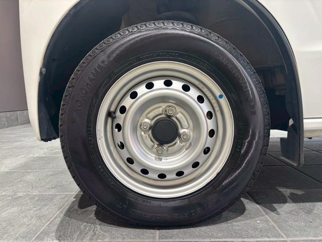 ＮＶ１００クリッパーバン ＤＸ　ＧＬセーフティパッケージ　禁煙車　２０２４製タイヤ　ナビ　バックカメラ　ＥＴＣ　Ｂｌｕｅｔｏｏｔｈ　フルセグＴＶ　電格ミラー　オートライト　バックソナー　衝突軽減システム　オーバーヘッドコンソール　マット　バイザー（60枚目）