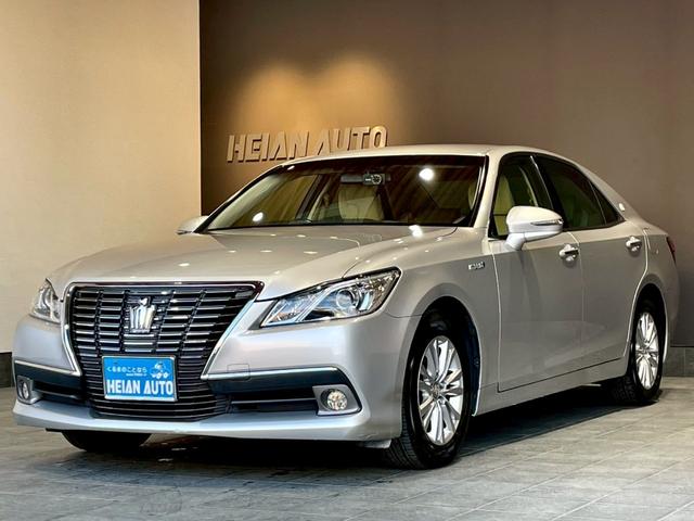 クラウンハイブリッド ロイヤルサルーン　禁煙車　メーカーナビ　バックカメラ　ＥＴＣ　ドラレコ　Ｂｌｕｅｔｏｏｔｈ　フルセグＴＶ　ＤＶＤ　ＣＤ　スマートキー　クルーズコントロール　パワーシート　シートヒーター　ＨＩＤヘッドライト　オートライト（9枚目）