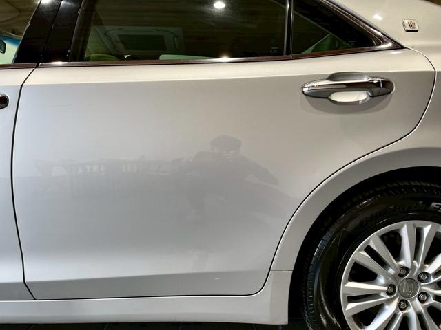 クラウンハイブリッド ロイヤルサルーン　禁煙車　メーカーナビ　バックカメラ　ＥＴＣ　ドラレコ　Ｂｌｕｅｔｏｏｔｈ　フルセグＴＶ　ＤＶＤ　ＣＤ　スマートキー　クルーズコントロール　パワーシート　シートヒーター　ＨＩＤヘッドライト　オートライト（15枚目）