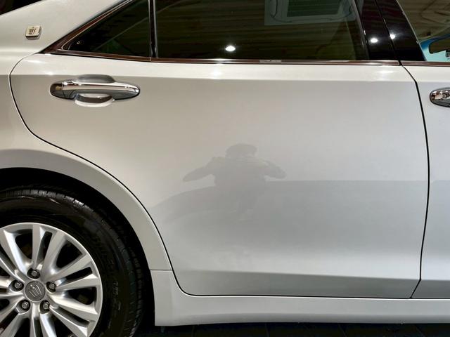 クラウンハイブリッド ロイヤルサルーン　禁煙車　メーカーナビ　バックカメラ　ＥＴＣ　ドラレコ　Ｂｌｕｅｔｏｏｔｈ　フルセグＴＶ　ＤＶＤ　ＣＤ　スマートキー　クルーズコントロール　パワーシート　シートヒーター　ＨＩＤヘッドライト　オートライト（18枚目）