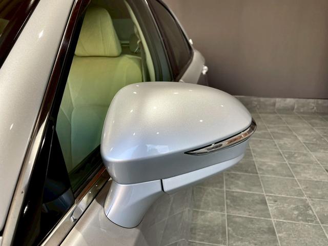 クラウンハイブリッド ロイヤルサルーン　禁煙車　メーカーナビ　バックカメラ　ＥＴＣ　ドラレコ　Ｂｌｕｅｔｏｏｔｈ　フルセグＴＶ　ＤＶＤ　ＣＤ　スマートキー　クルーズコントロール　パワーシート　シートヒーター　ＨＩＤヘッドライト　オートライト（19枚目）