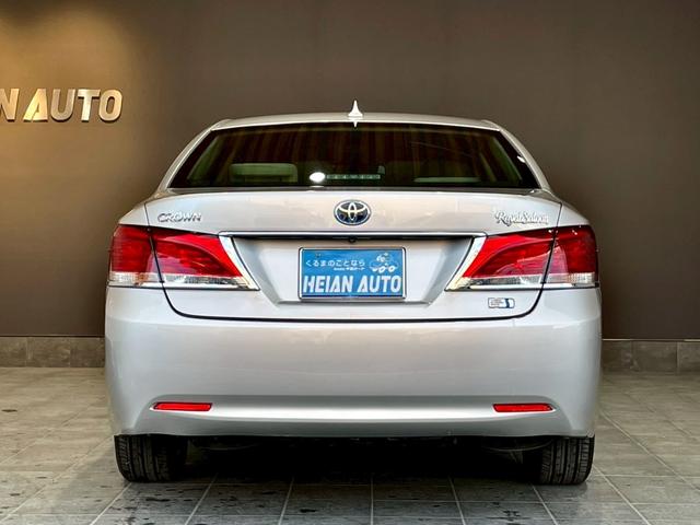 クラウンハイブリッド ロイヤルサルーン　禁煙車　メーカーナビ　バックカメラ　ＥＴＣ　ドラレコ　Ｂｌｕｅｔｏｏｔｈ　フルセグＴＶ　ＤＶＤ　ＣＤ　スマートキー　クルーズコントロール　パワーシート　シートヒーター　ＨＩＤヘッドライト　オートライト（25枚目）