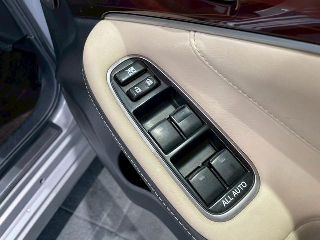 クラウンハイブリッド ロイヤルサルーン　禁煙車　メーカーナビ　バックカメラ　ＥＴＣ　ドラレコ　Ｂｌｕｅｔｏｏｔｈ　フルセグＴＶ　ＤＶＤ　ＣＤ　スマートキー　クルーズコントロール　パワーシート　シートヒーター　ＨＩＤヘッドライト　オートライト（37枚目）