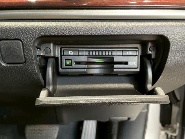 クラウンハイブリッド ロイヤルサルーン　禁煙車　メーカーナビ　バックカメラ　ＥＴＣ　ドラレコ　Ｂｌｕｅｔｏｏｔｈ　フルセグＴＶ　ＤＶＤ　ＣＤ　スマートキー　クルーズコントロール　パワーシート　シートヒーター　ＨＩＤヘッドライト　オートライト（39枚目）